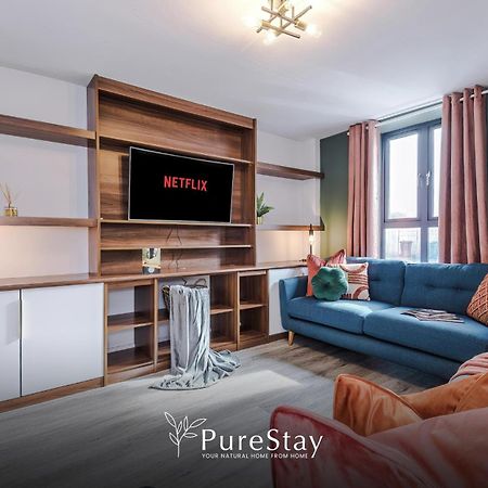 PureStay Manchester: Five-Bedroom House with Free Parking Exterior photo