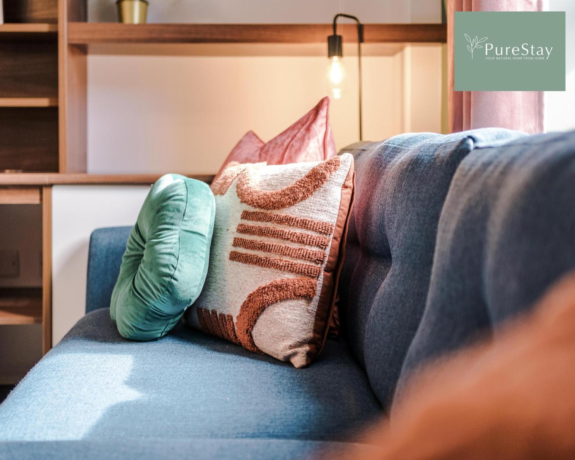PureStay Manchester: Five-Bedroom House with Free Parking Exterior photo