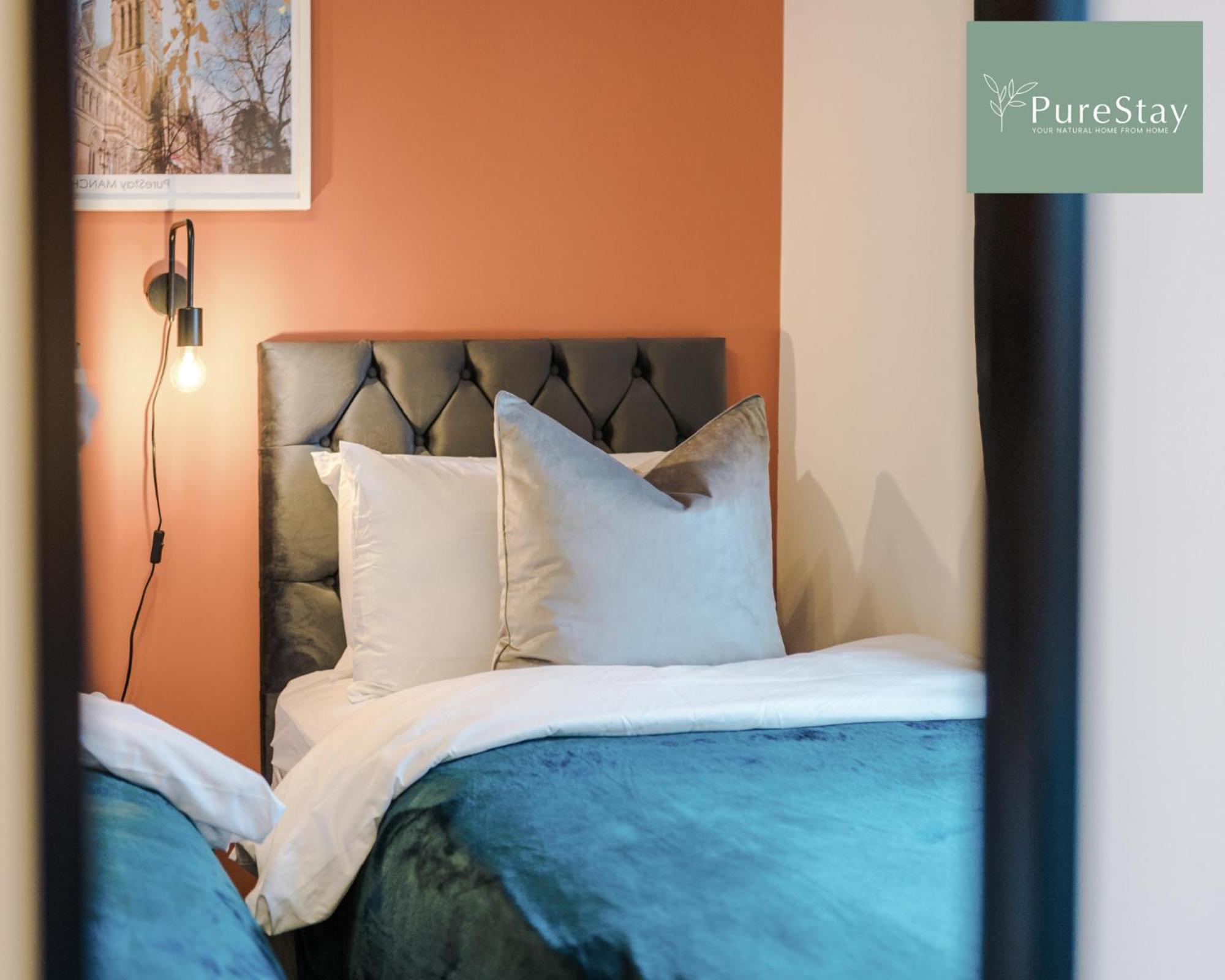 PureStay Manchester: Five-Bedroom House with Free Parking Exterior photo