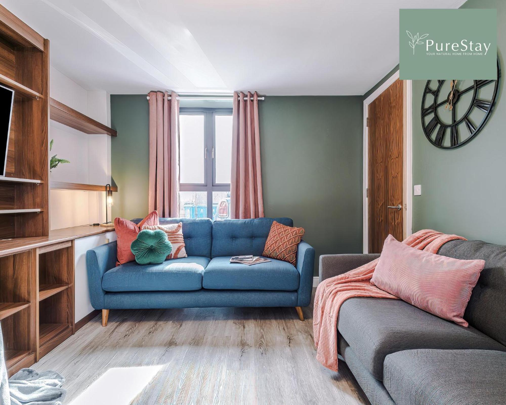 PureStay Manchester: Five-Bedroom House with Free Parking Exterior photo