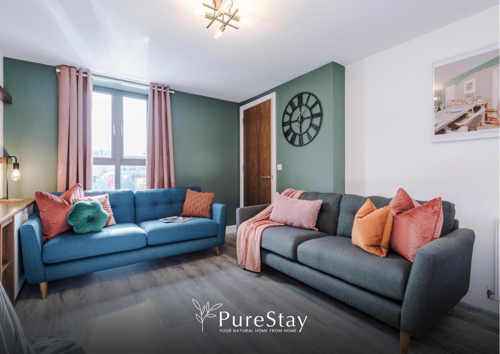 PureStay Manchester: Five-Bedroom House with Free Parking Exterior photo