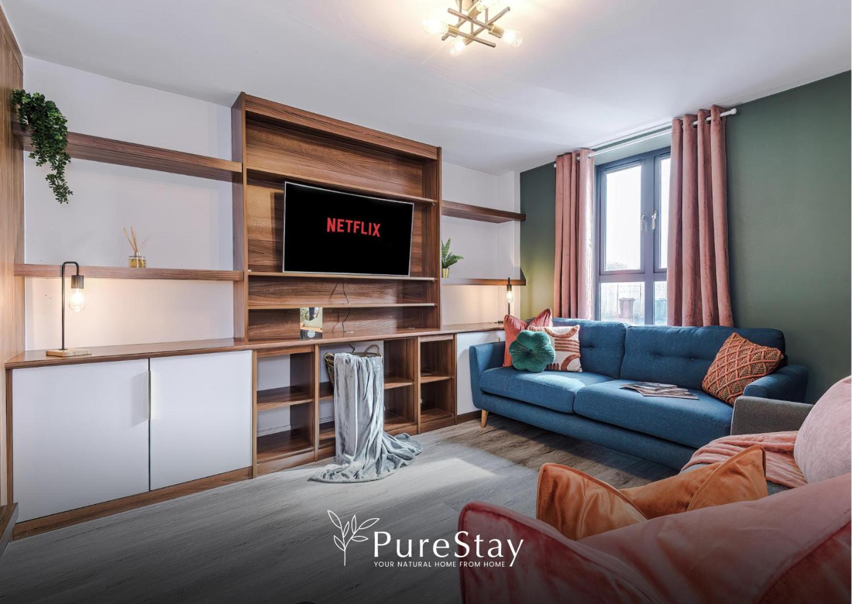 PureStay Manchester: Five-Bedroom House with Free Parking Exterior photo