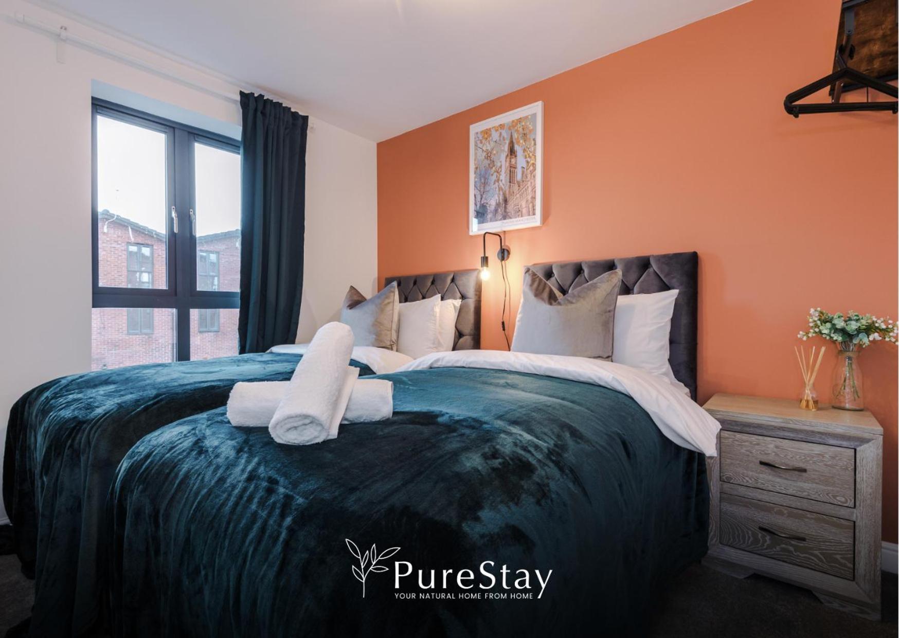 PureStay Manchester: Five-Bedroom House with Free Parking Exterior photo