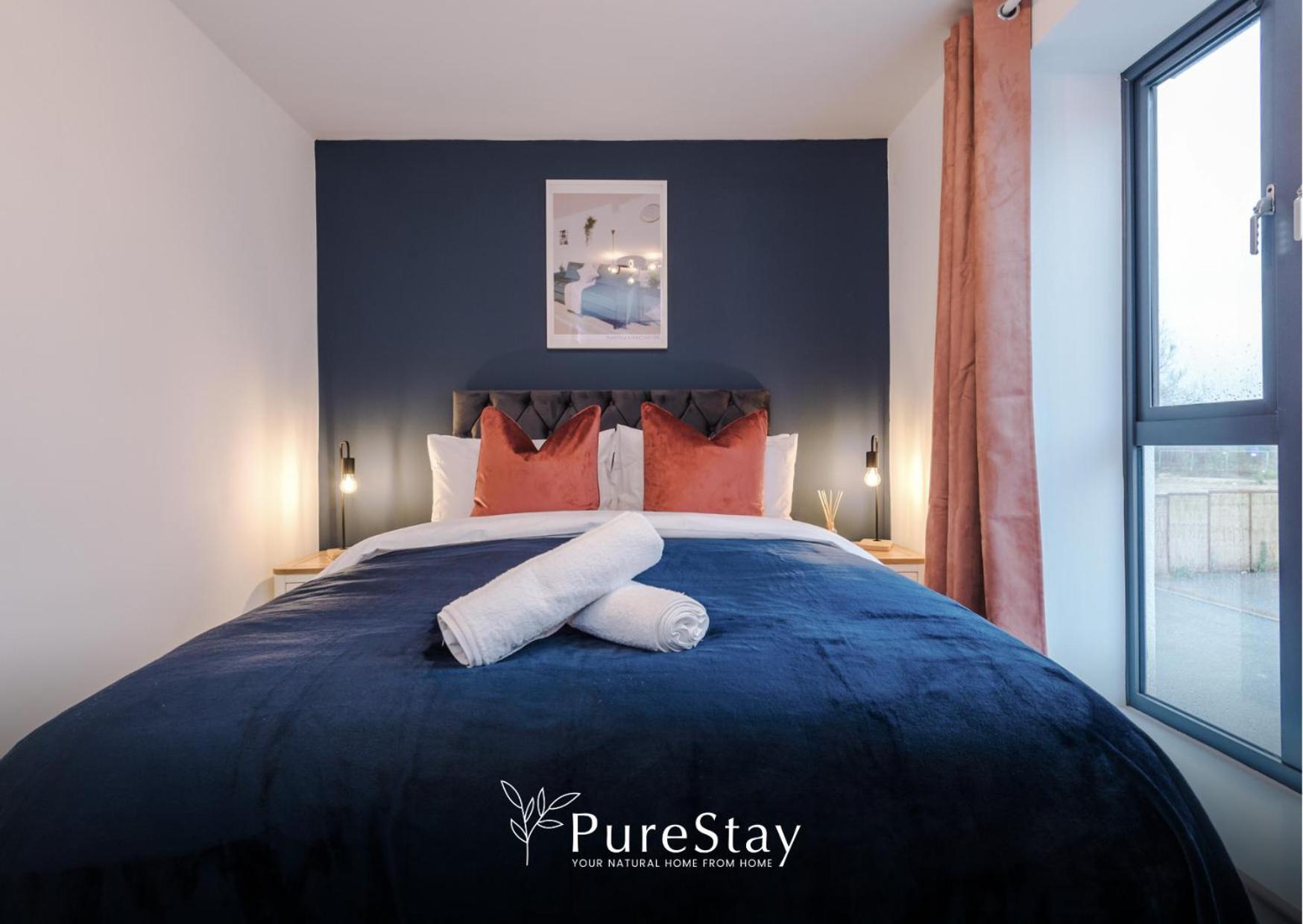 PureStay Manchester: Five-Bedroom House with Free Parking Exterior photo